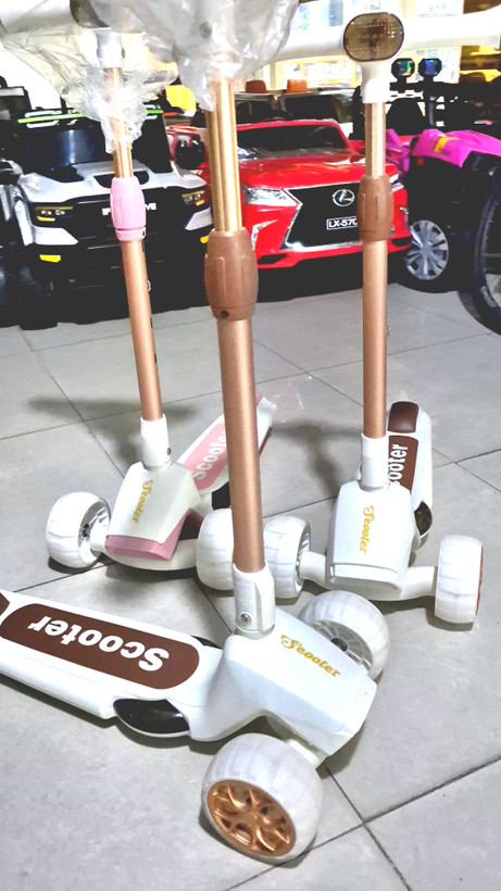 اسکوتر سه چرخ موزیکال برند scooter_ ارسال رایگان
